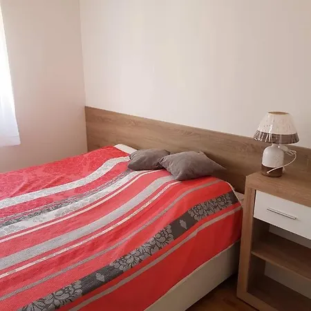 Gostinjska kuća Apartman Maja *
